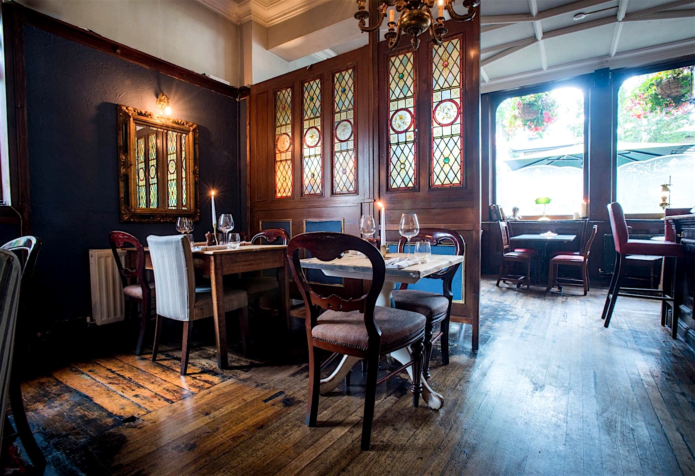 interior of the scarsdale tavern south kensington bar london