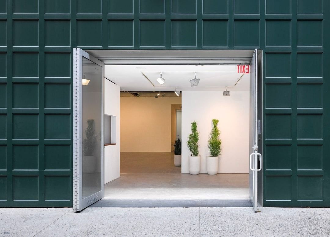 A star-studded Manhattan gallery: Studio 525 image 2