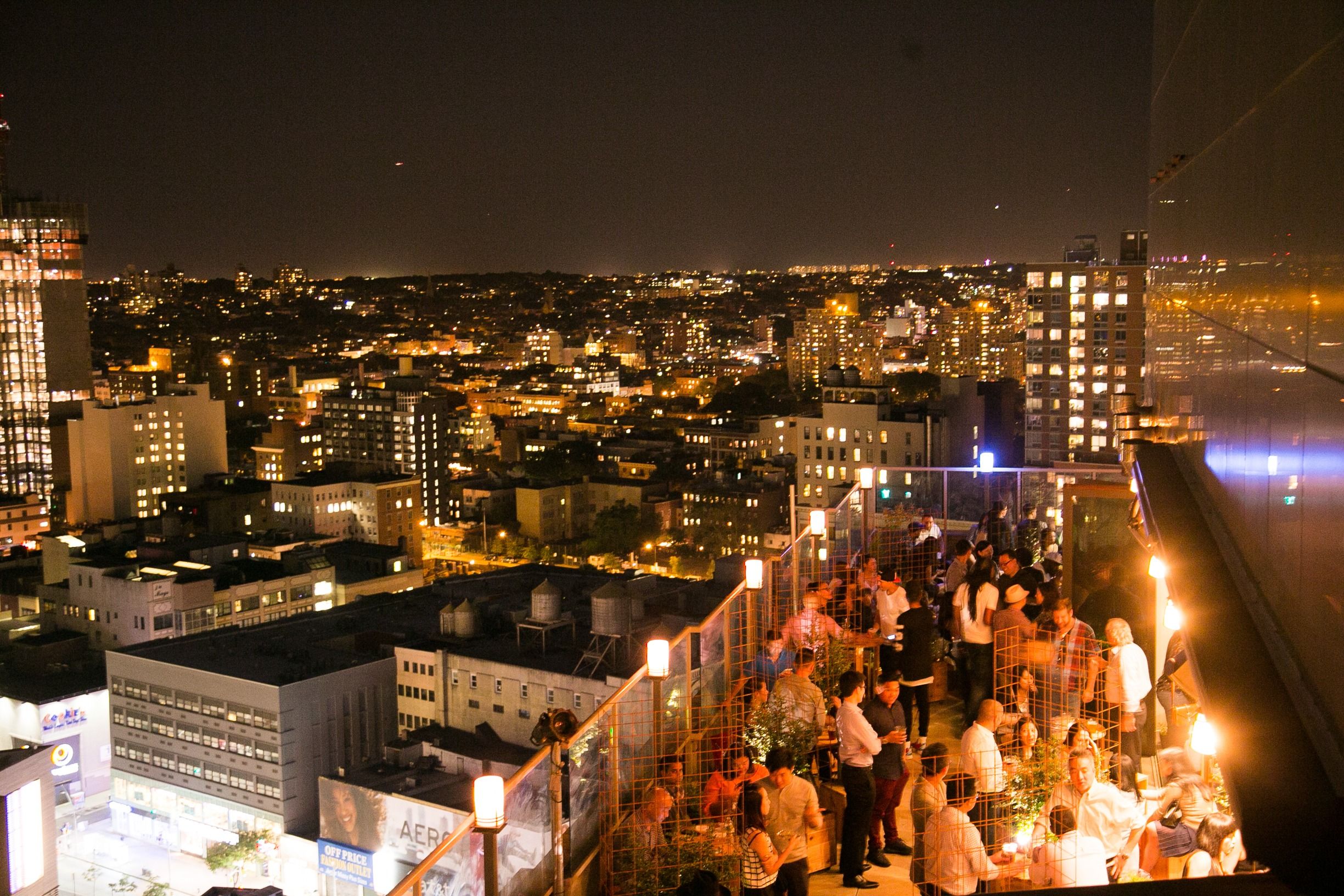 An elegant, minimalist-chic rooftop lounge in Downtown Brooklyn: Kimoto 1
