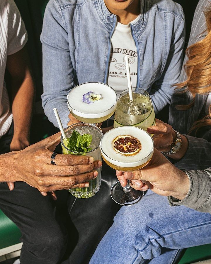 Swingers golf club networking venue Midtown NYC cocktails 