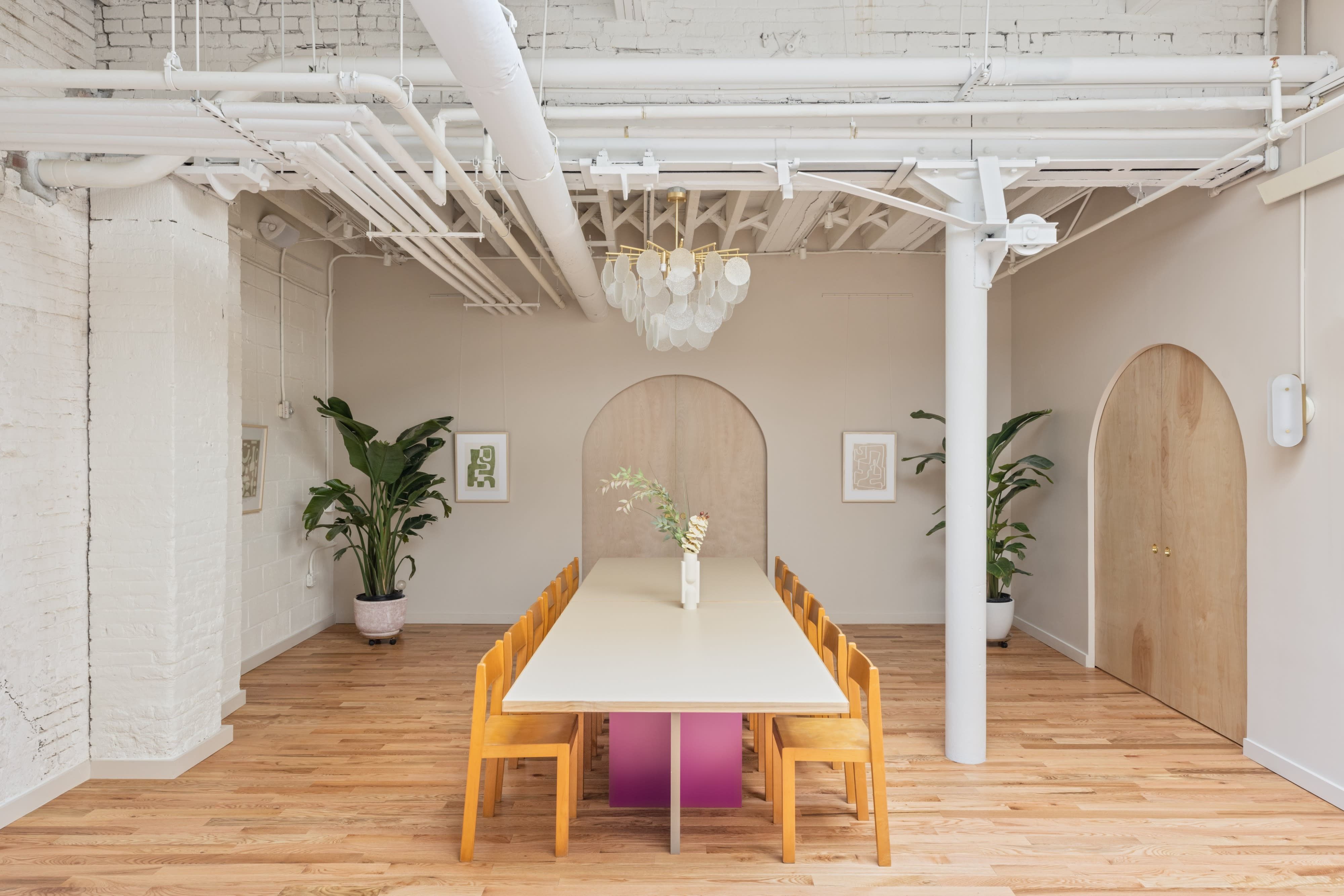 A sophisticated, modern meeting room: The Annex Brooklyn1