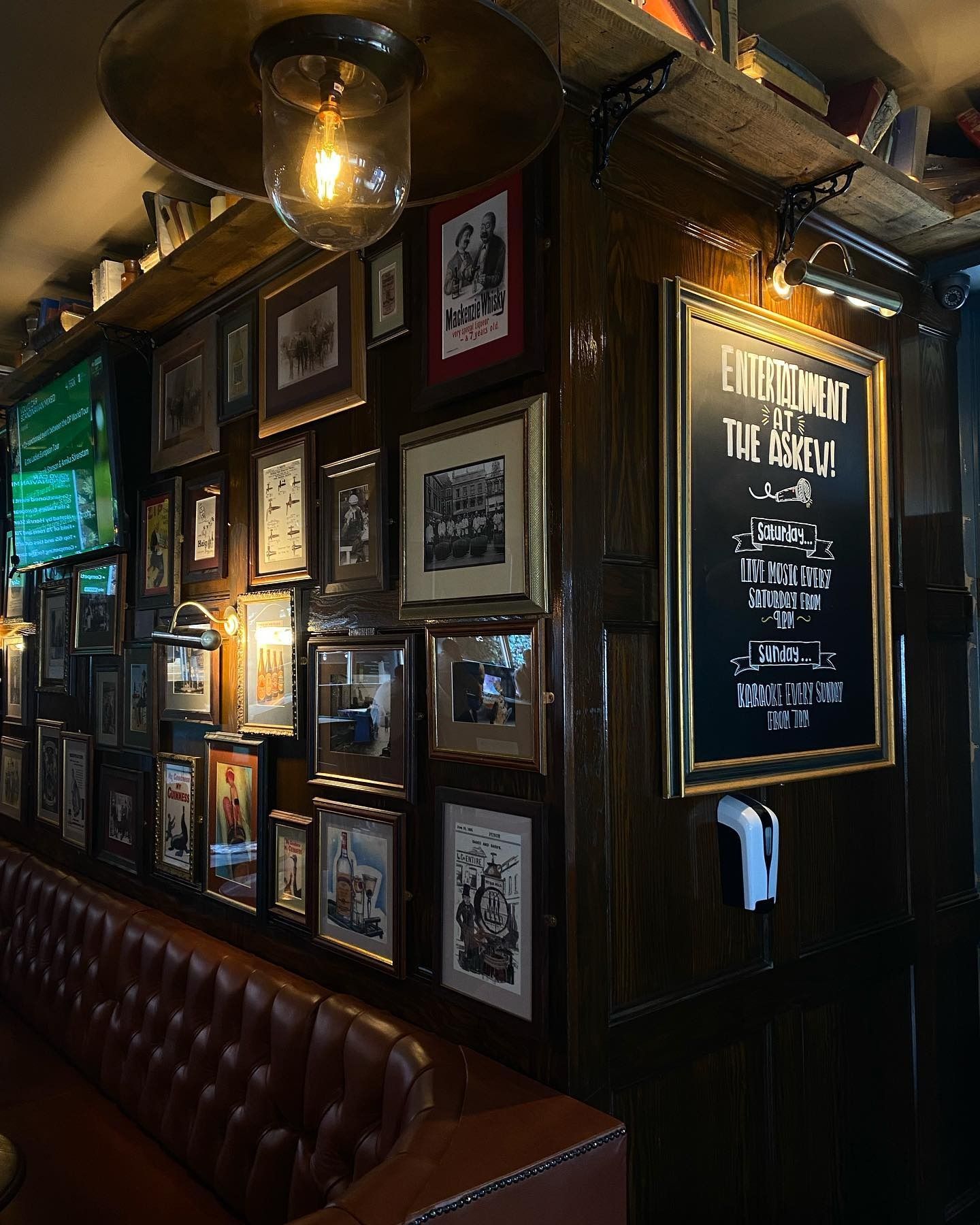 interior of the askew pub in shepherds bush london bar