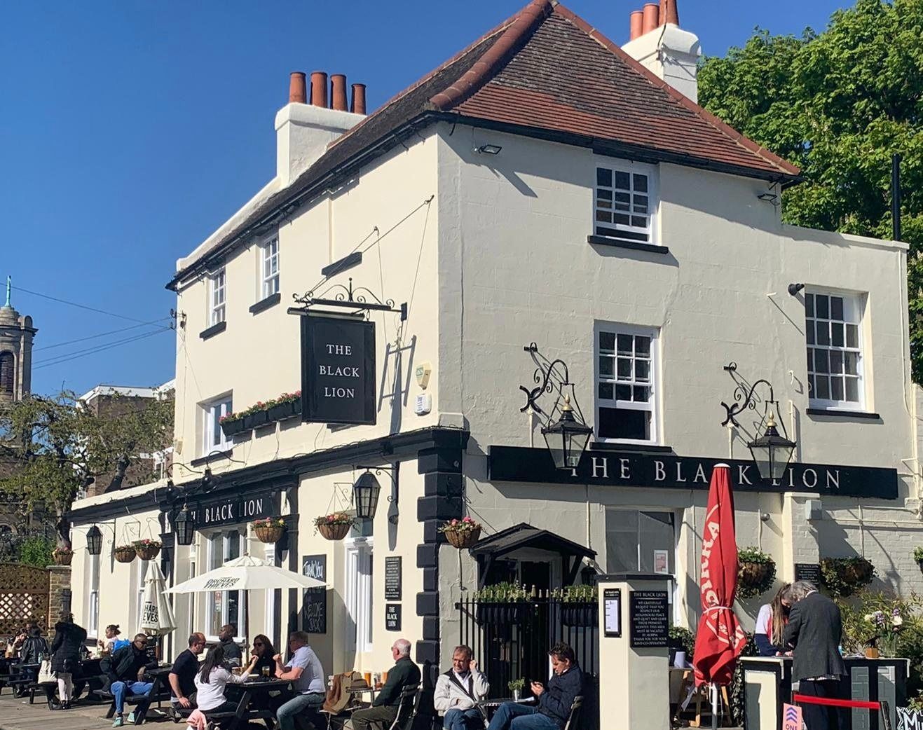exterior of the black lion hammersmith river bar