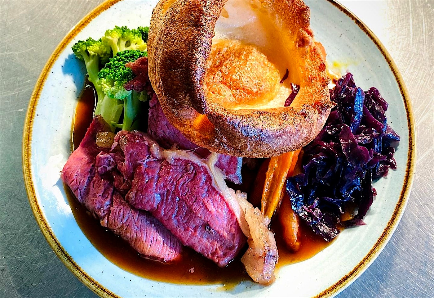 the-cat-and-mutton-hackney-london-bar-roast-dinner