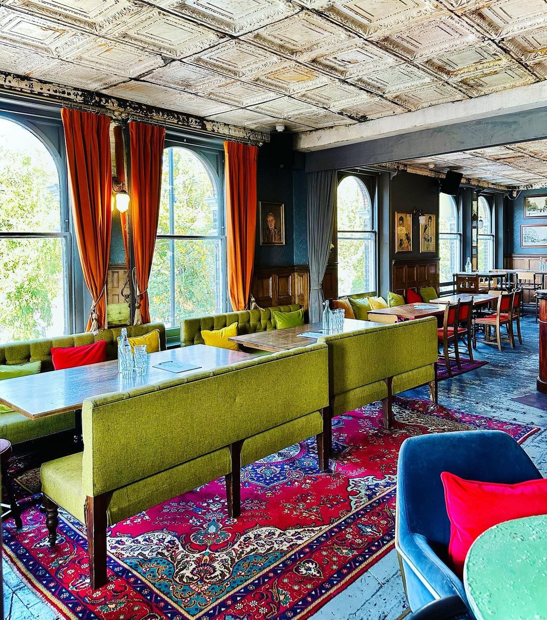 the-cat-and-mutton-hackney-london-bar-interior-2