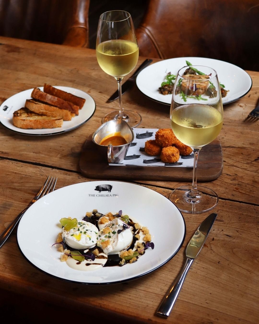 dinner at the chelsea pig in chelsea london bar