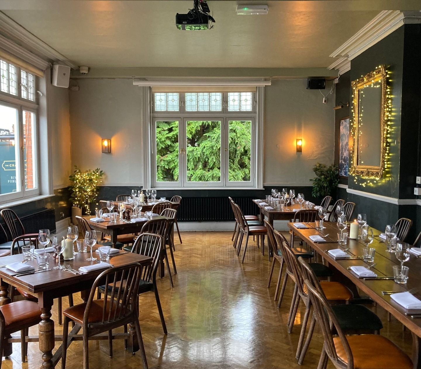 interior of the crabtree hammersmith river bar