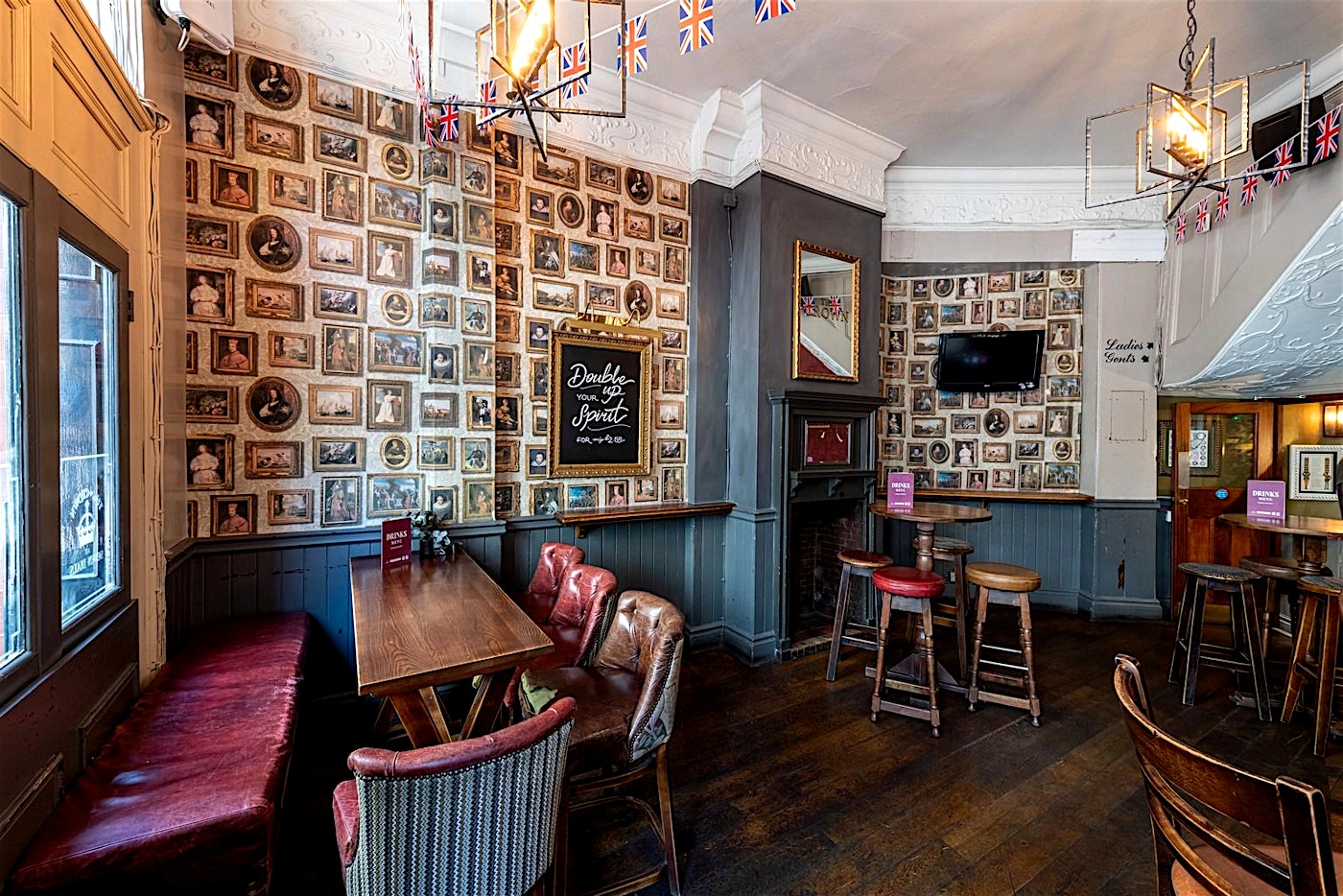interior of the crown seven dials london bar
