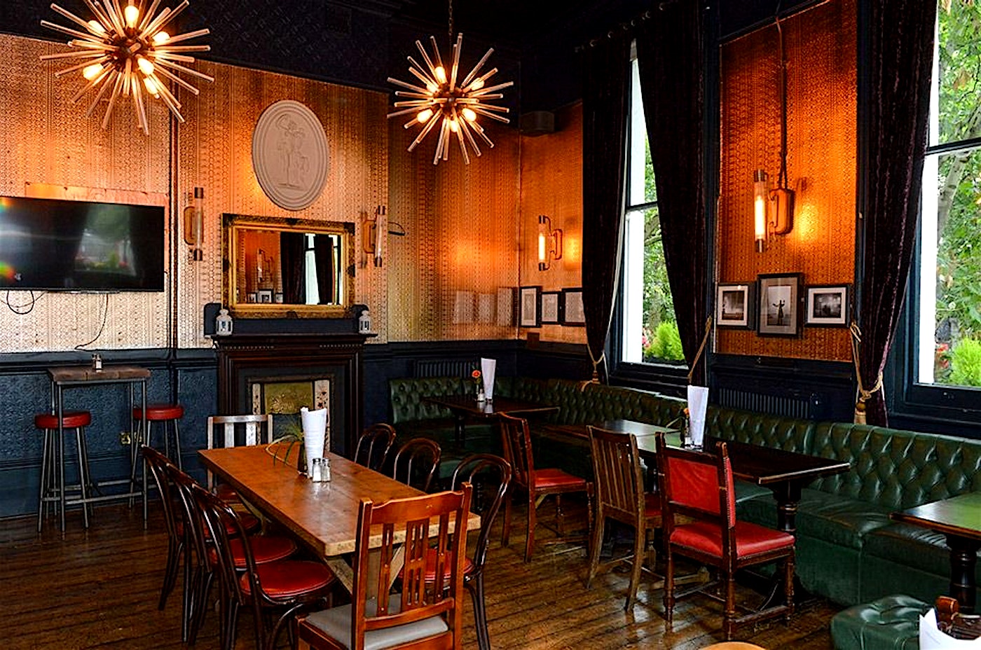 interior of the crown tavern clerkenwell bar london