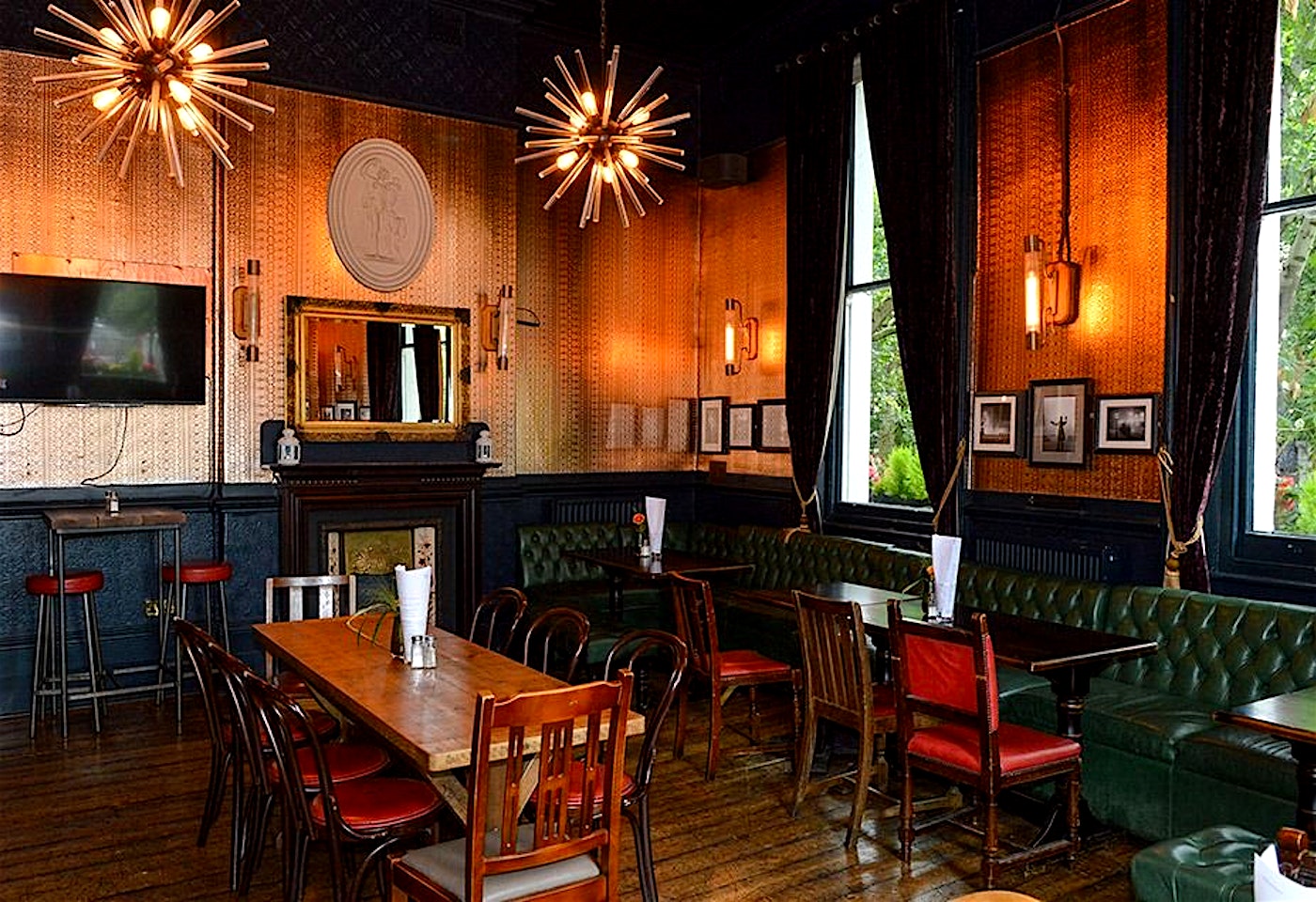 interior of the crown tavern clerkenwell bar london