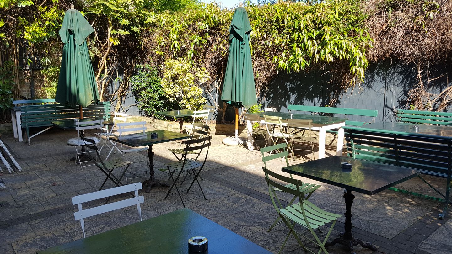 beer garden of the drapers arms pub in islington london