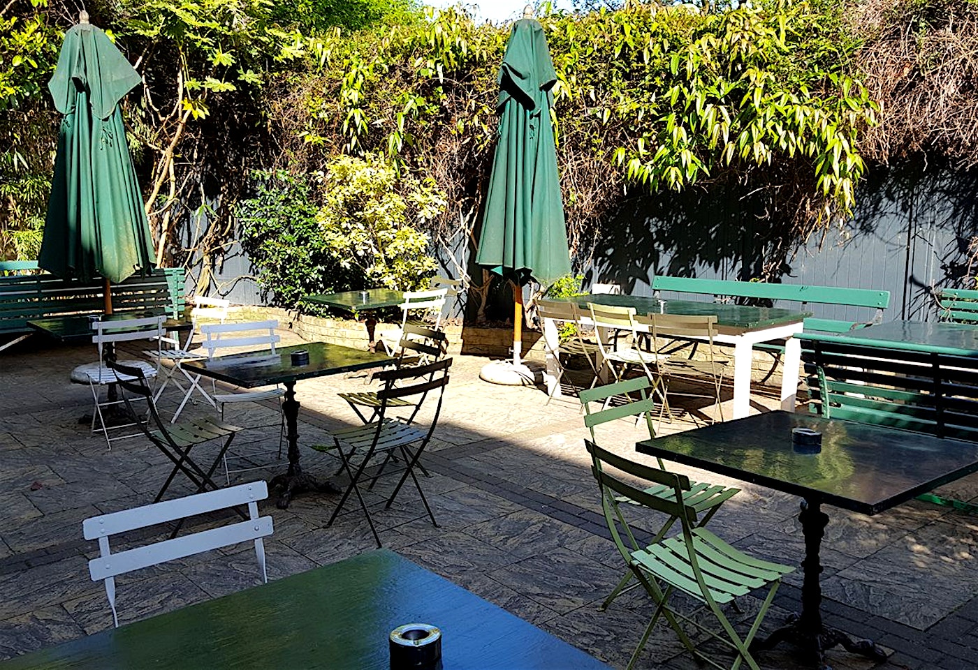 beer garden of the drapers arms pub in islington london
