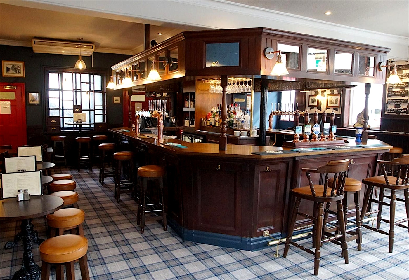 The classic Victoria pub: Duke of Wellington image 2