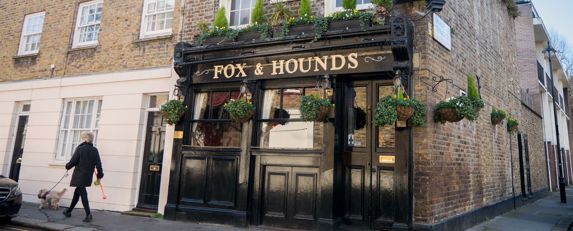 exterior the fox and hounds belgravia london bar