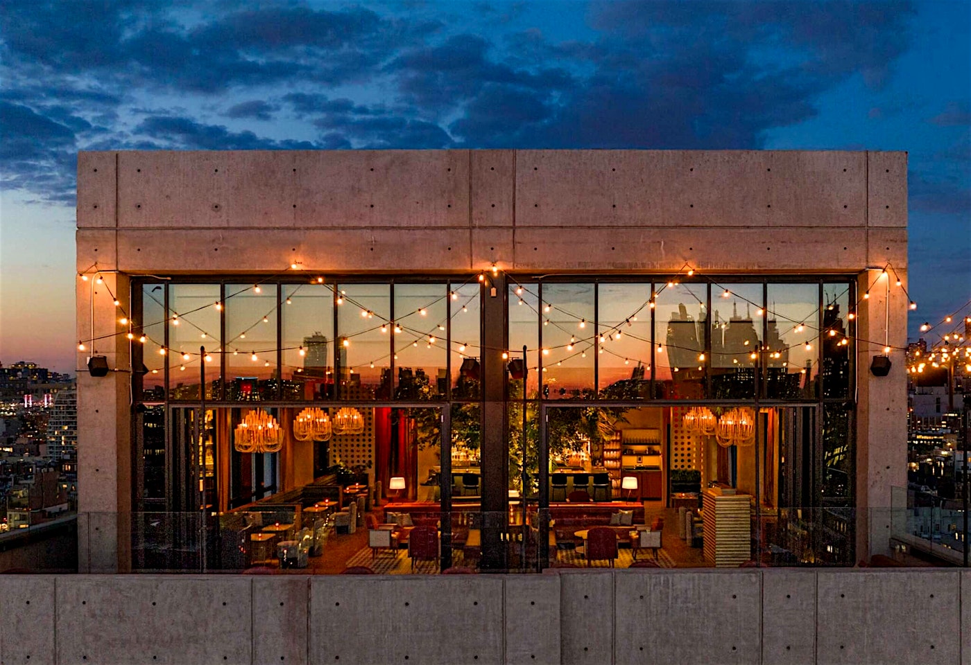 A glamourous rooftop bar: The Highlight Room1