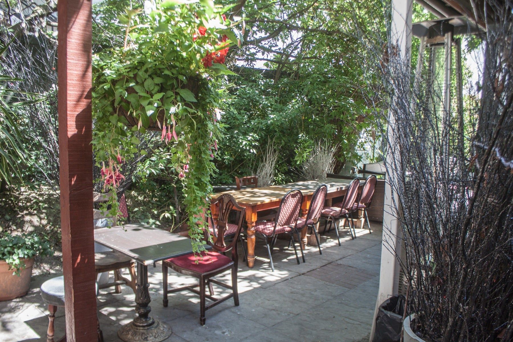 beer garden at the London Bridge bar the Horseshoe Inn pub