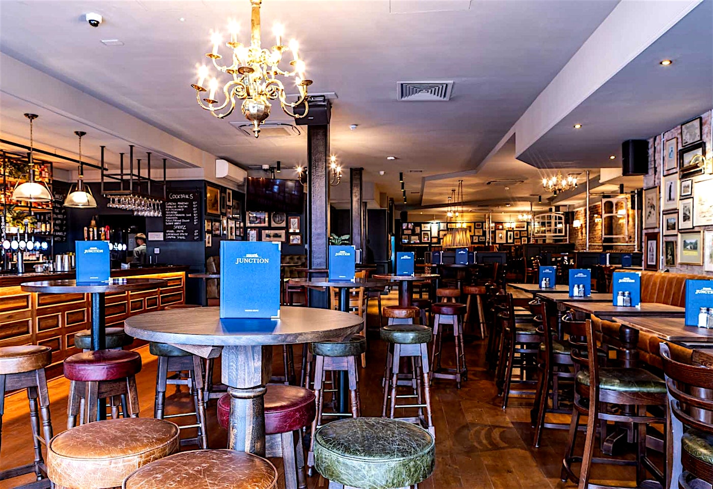 the junction angel bar london