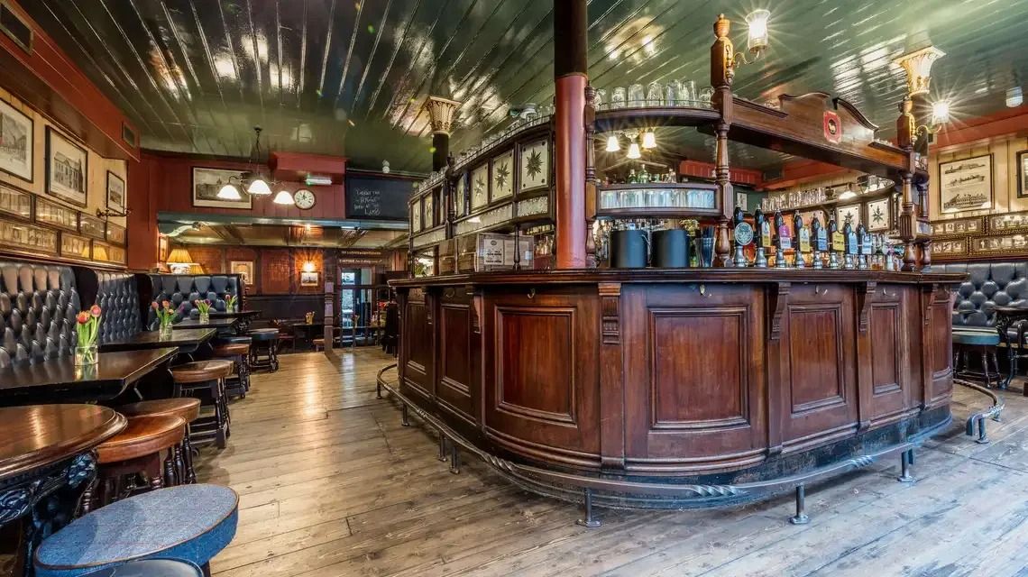 interior of the lamb bloomsbury bar