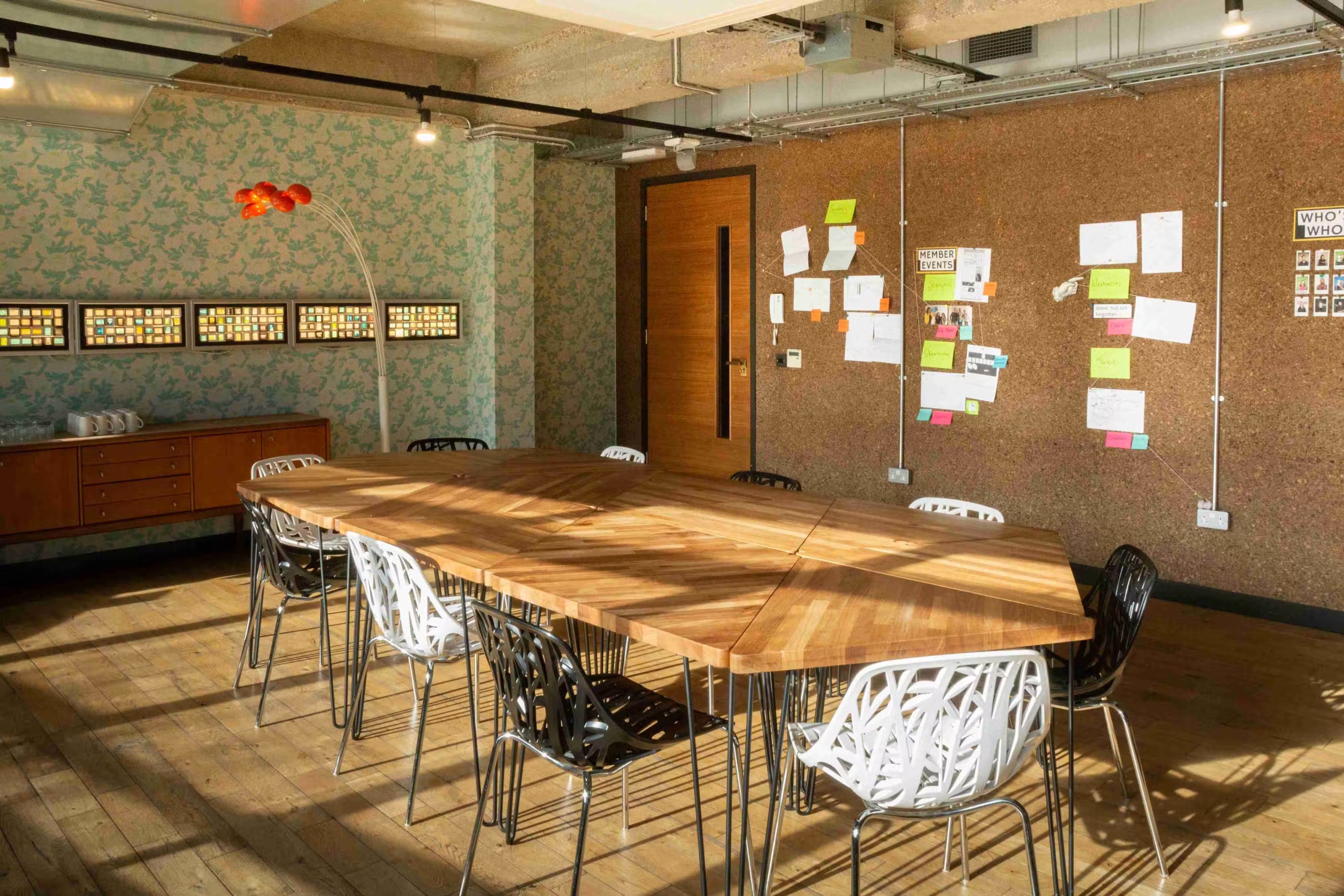 30+ Wildly Creative Ideas for Meeting Room Design | andcards
