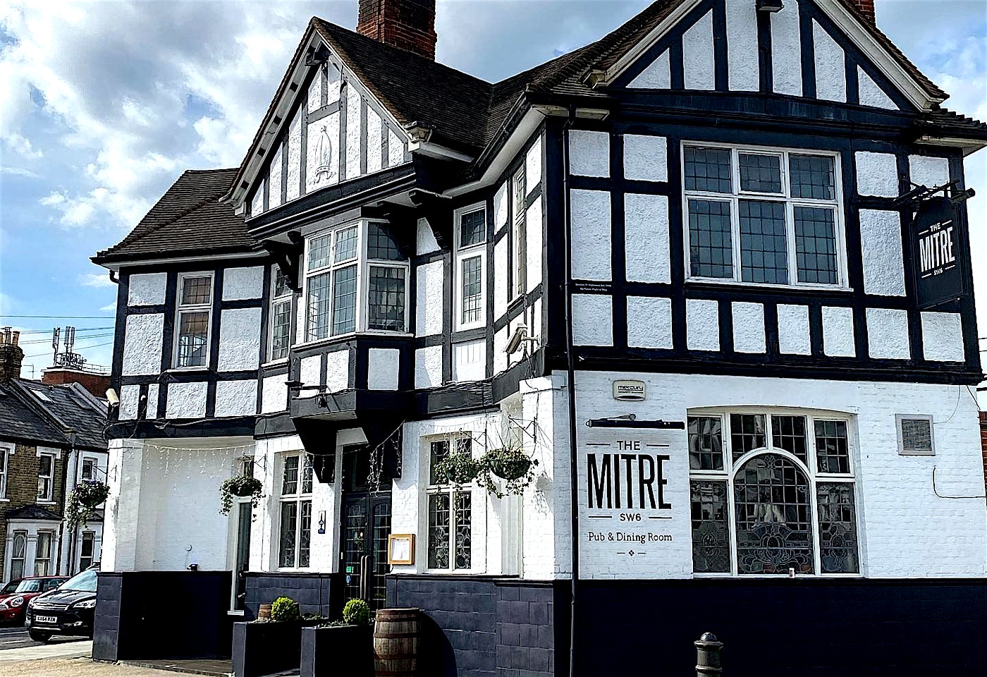 exterior of the mitre pub in fulham london bar