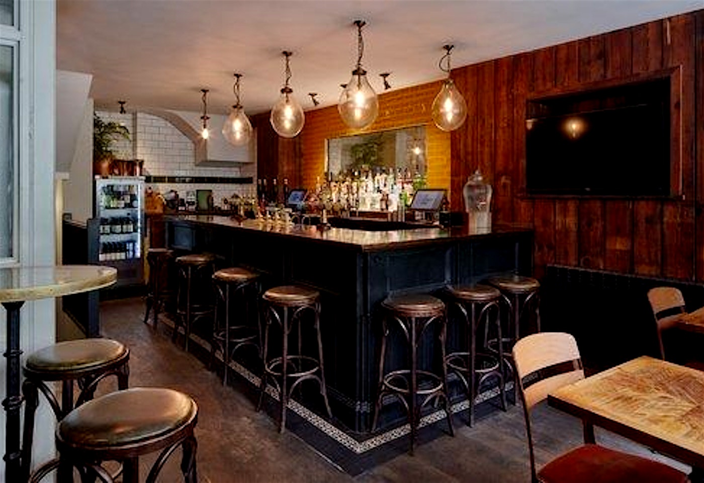 interior of the newman arms fitzrovia london bar