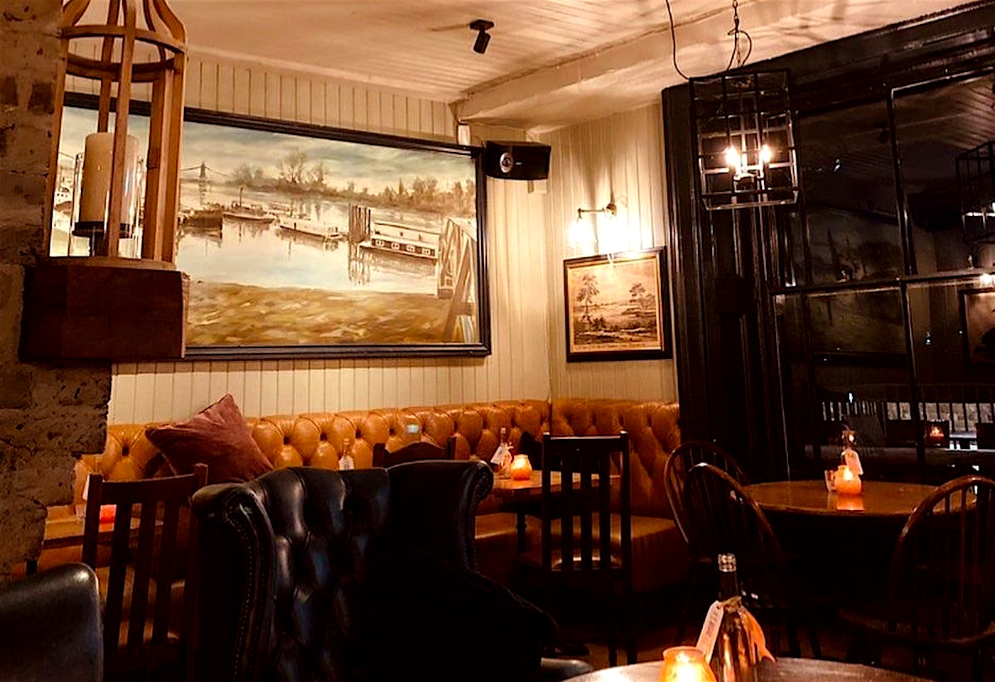interior of the old ship hammersmith river bar 