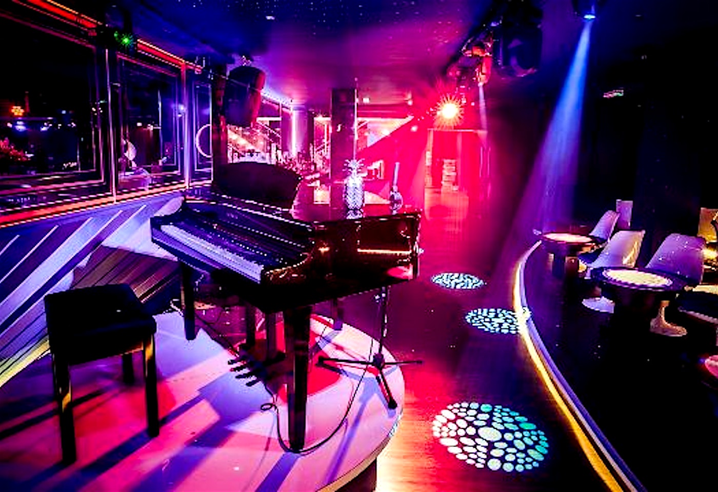 A musical party venue in Londons West End: Piano Works West End1