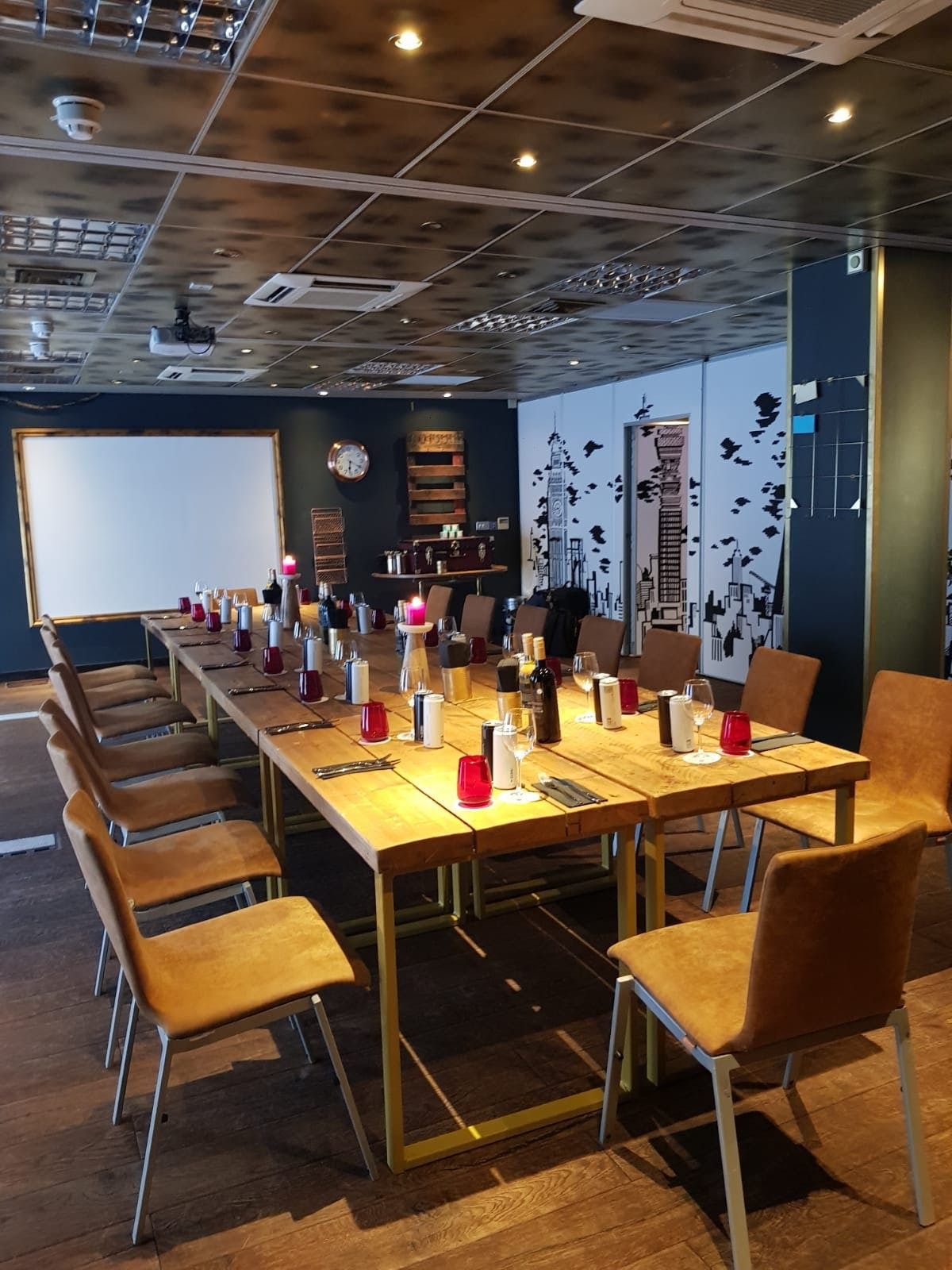 the play house meeting room at ibis styles in borough london