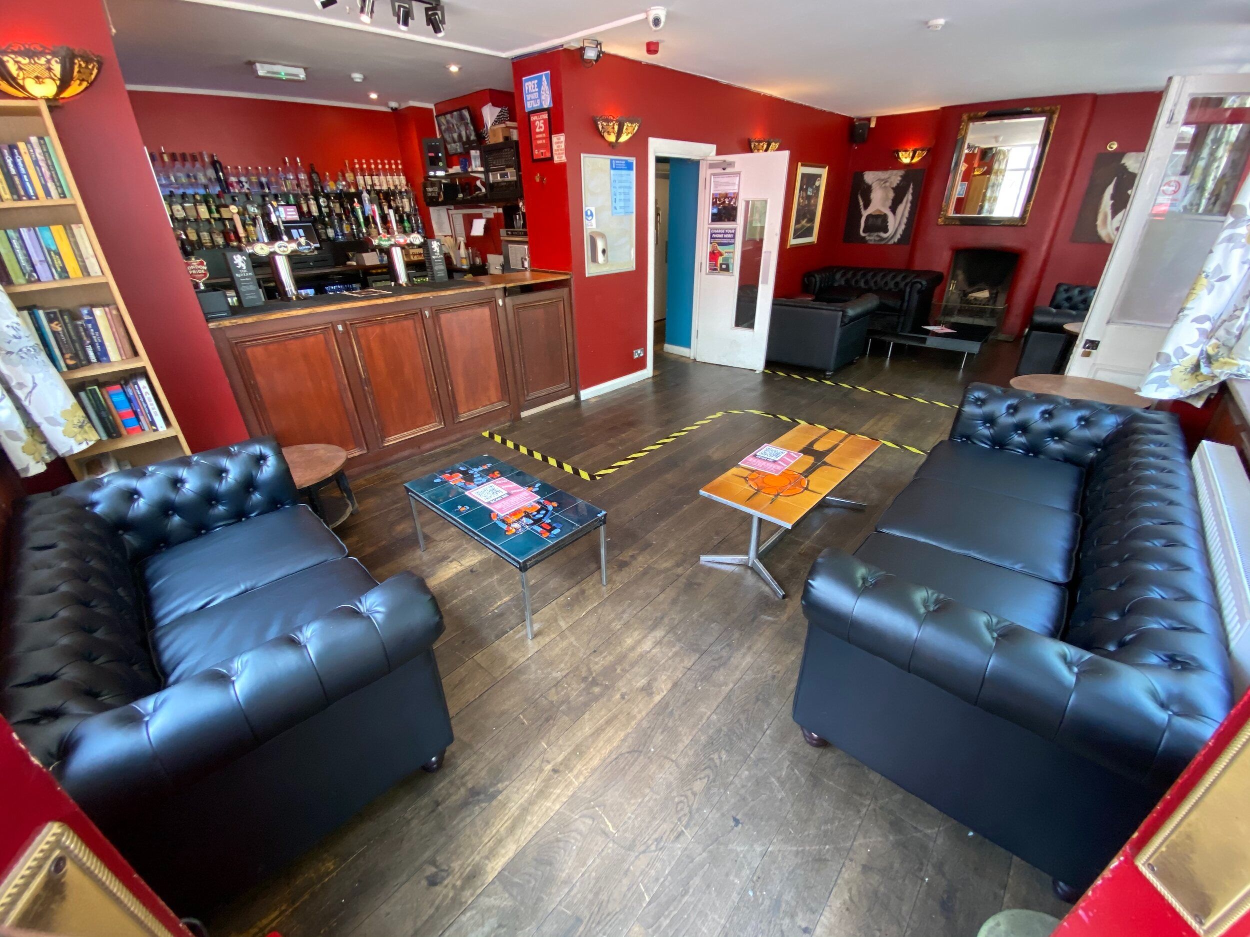 interior of the red lion pub in hoxton london