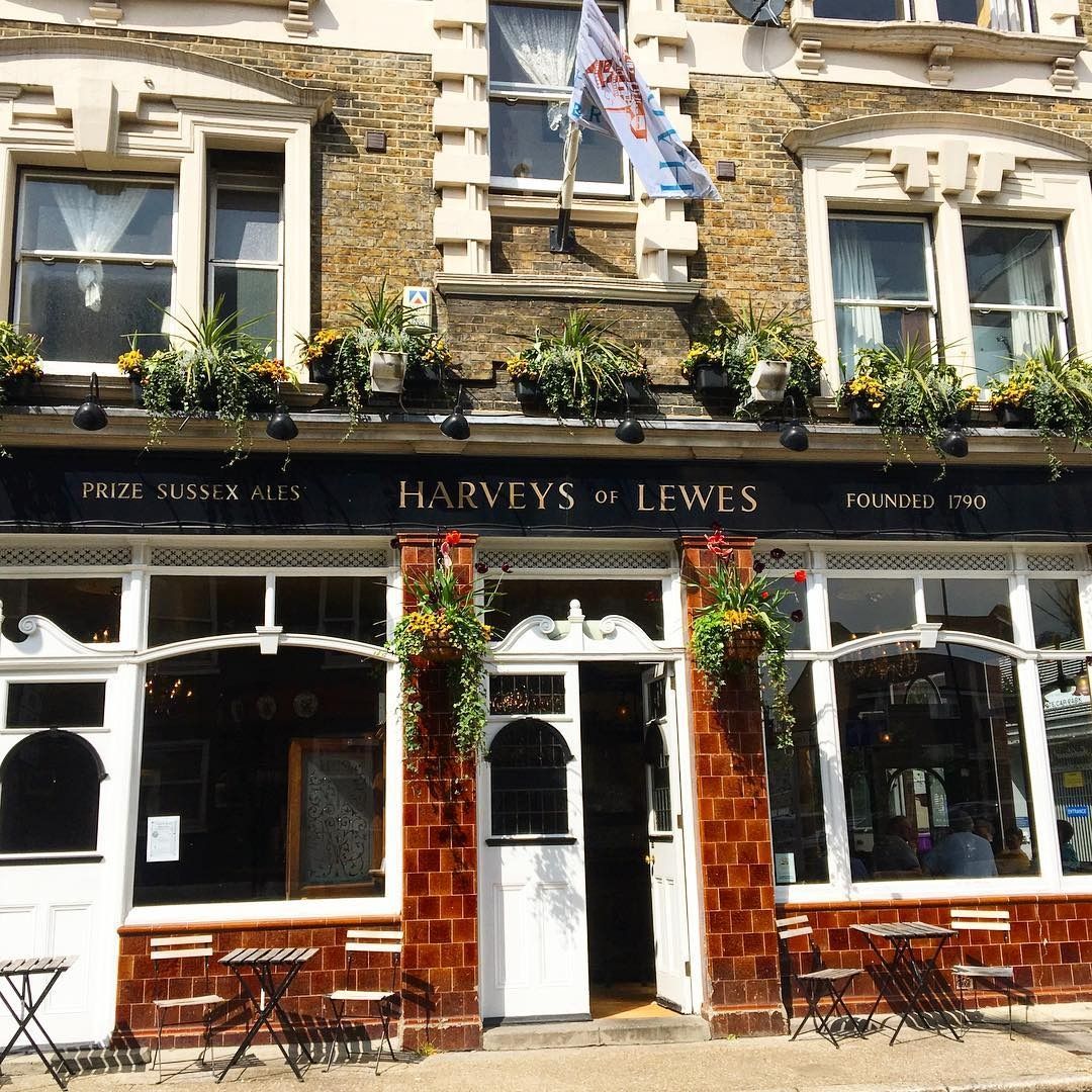 exterior of the royal oak borough bar london