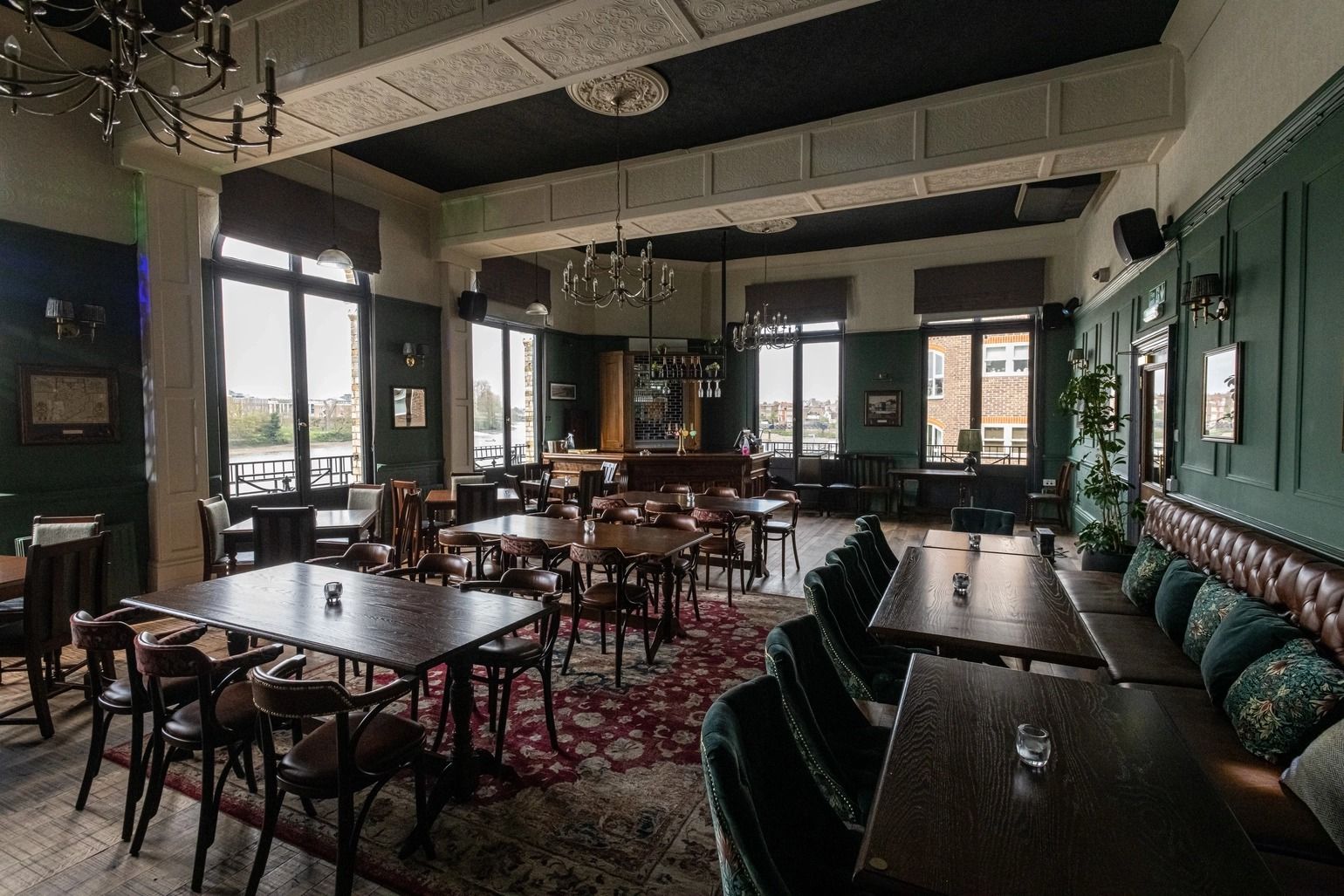 interior of the rutland arms hammersmith river bar