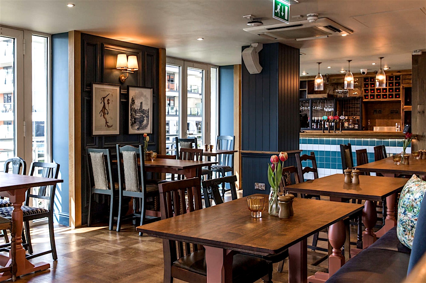 interior of the waterside pub fulham london bar