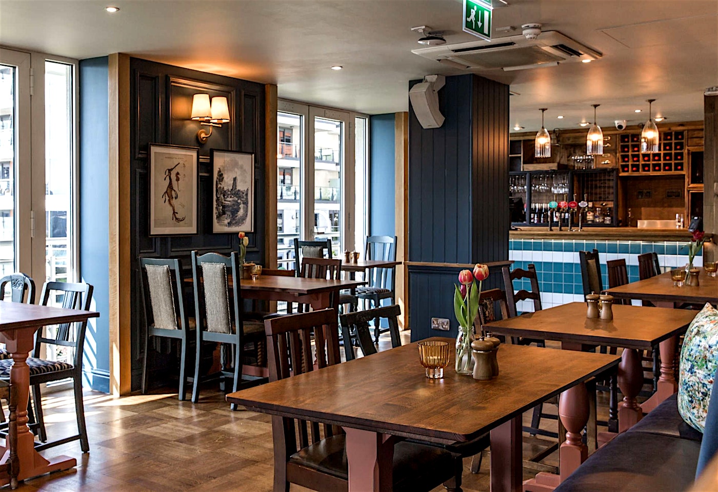 interior of the waterside pub fulham london bar
