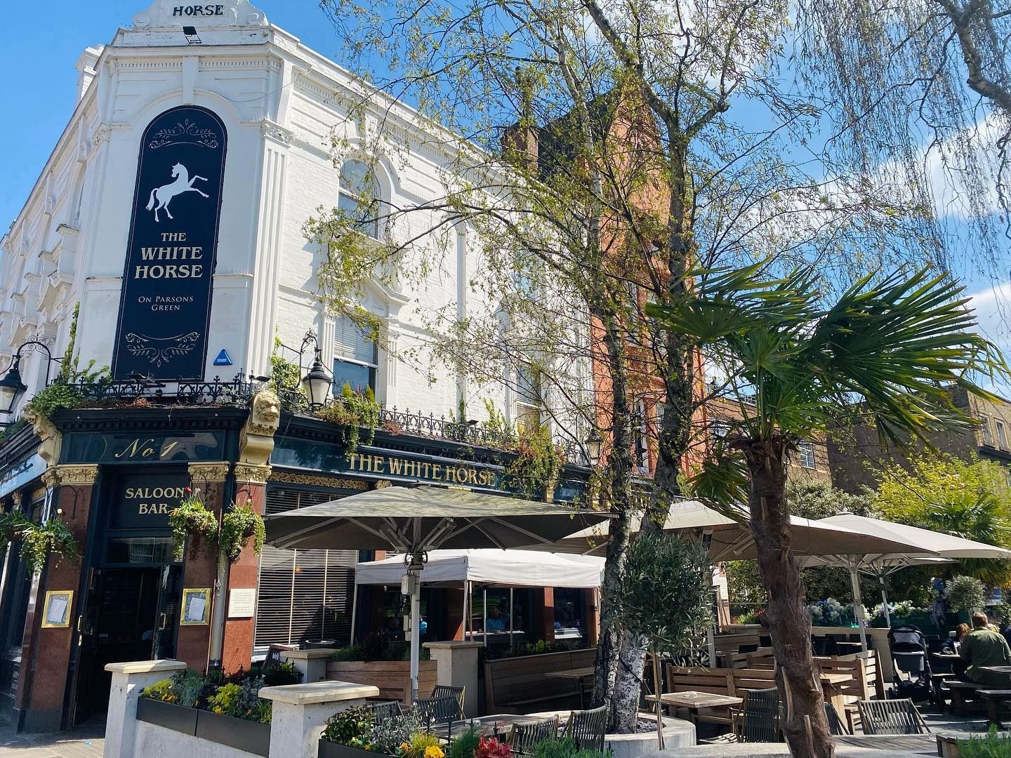exterior of the white horse pub fulham london bar