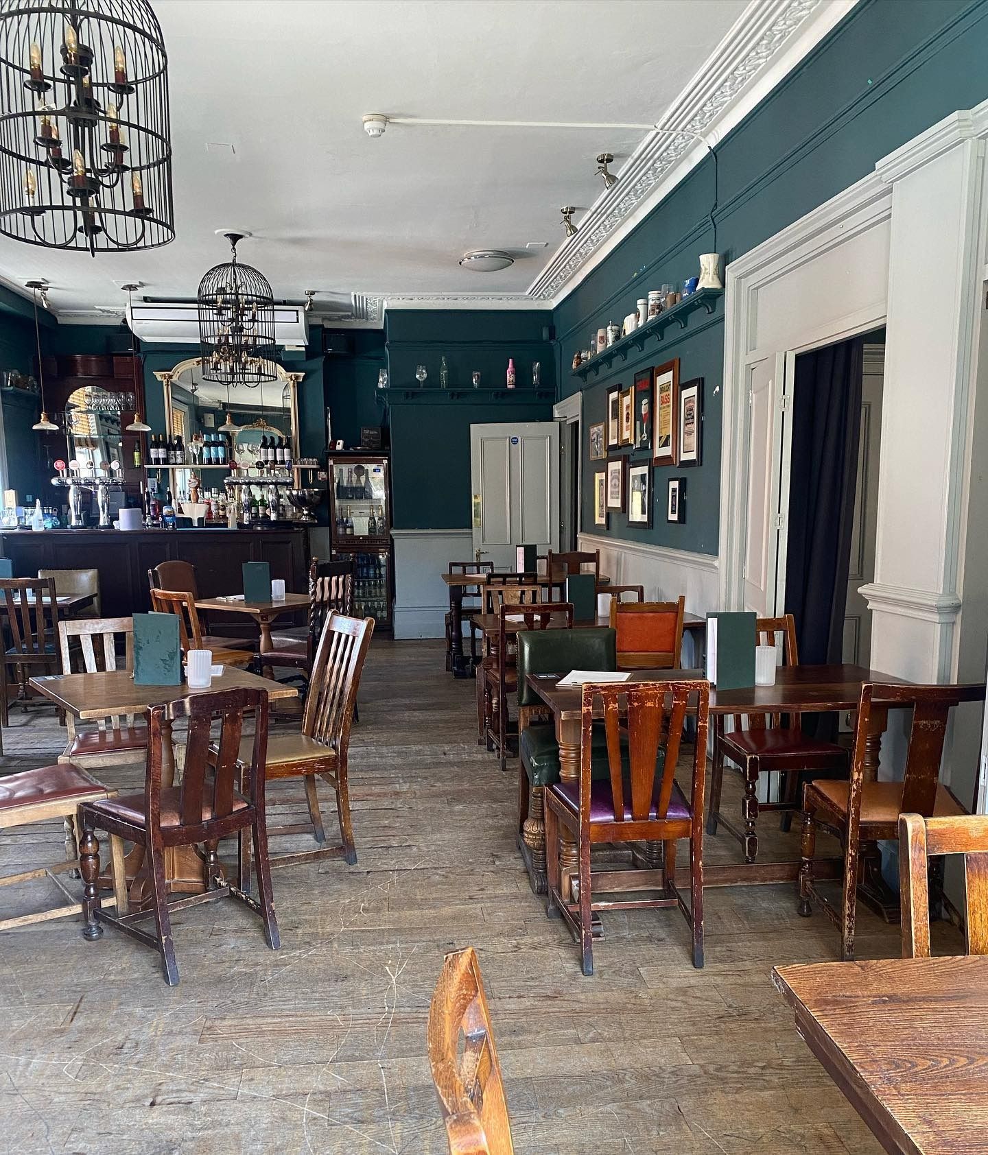 interior of the white horse pub fulham london bar