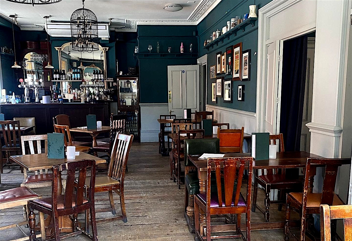 interior of the white horse pub fulham london bar