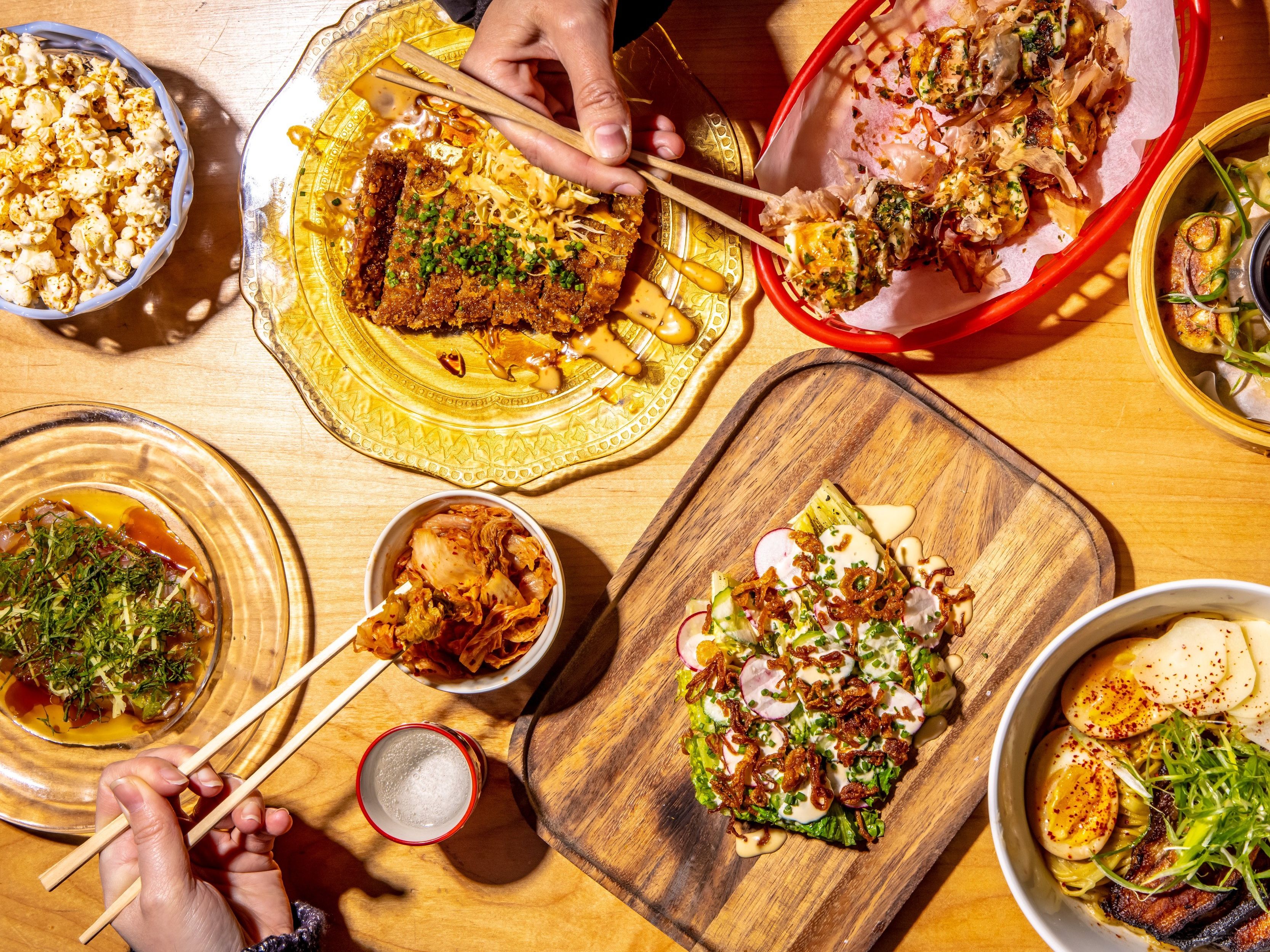 Let the good times roll at this izayaka-style Friendsgiving restaurant: Tokyo Record Bar1