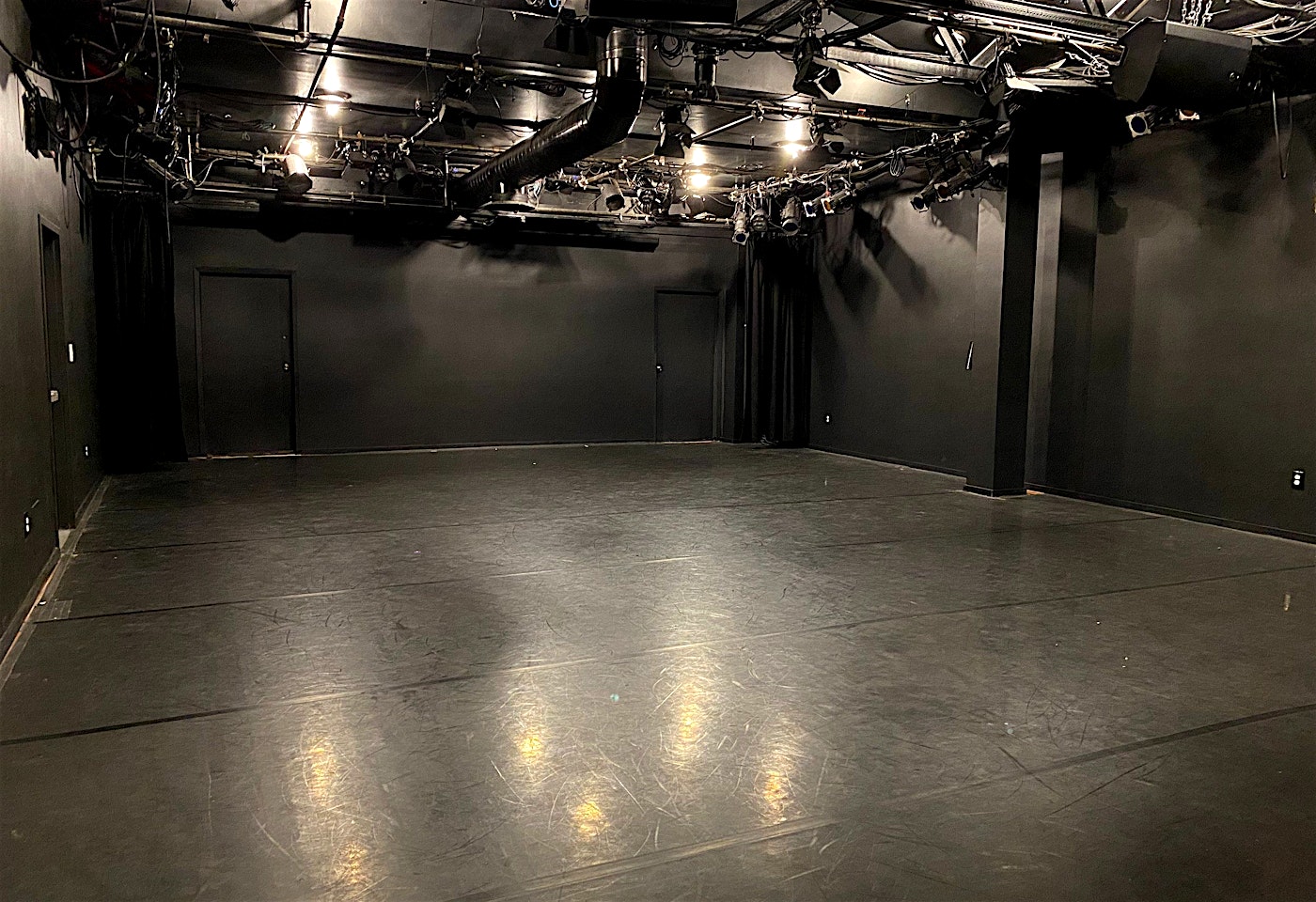 Three warm dance studios and a theatre to rent in Greenpoint: Trisk1
