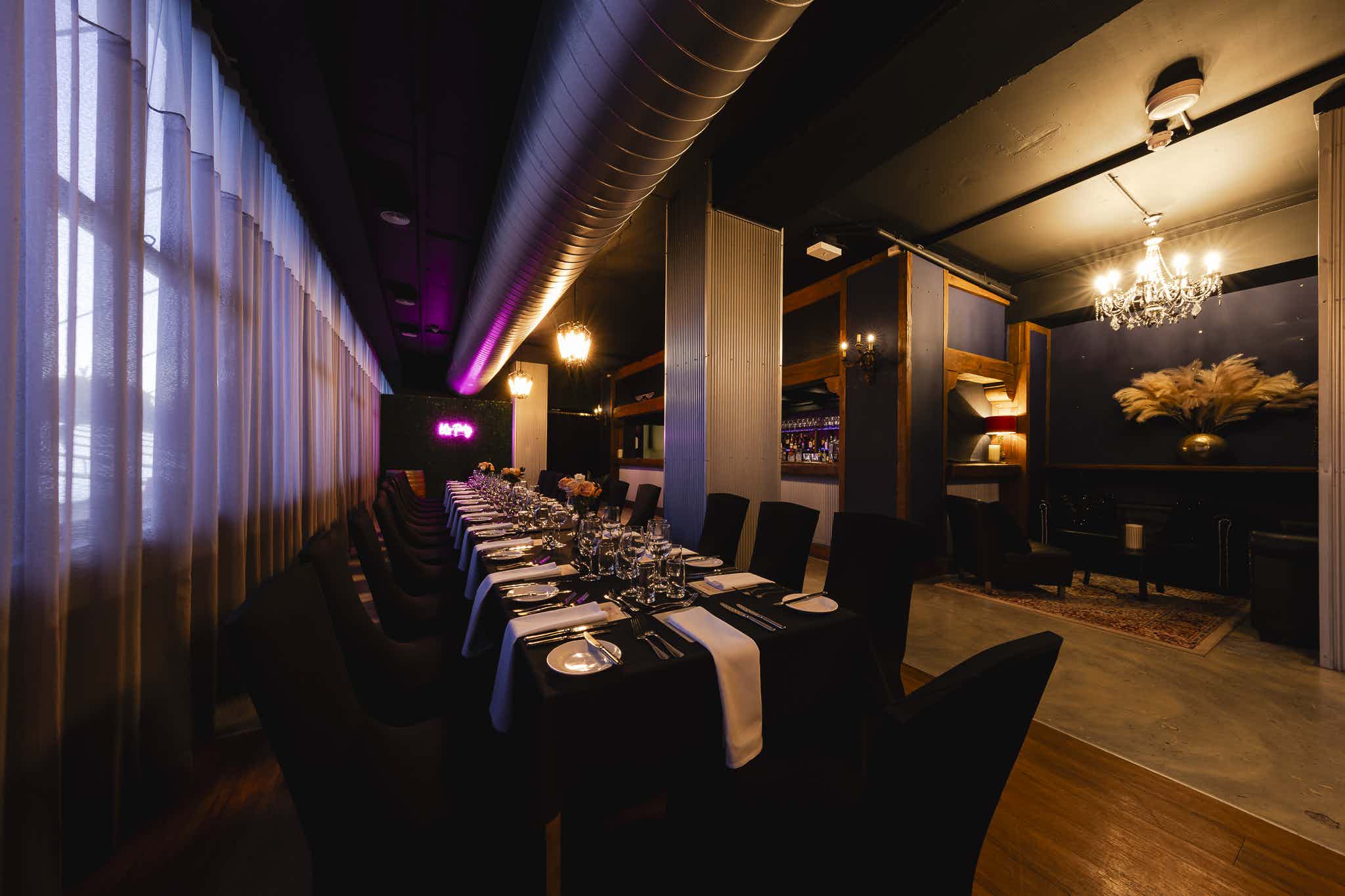 Legends Room, voco Brisbane City Centre1